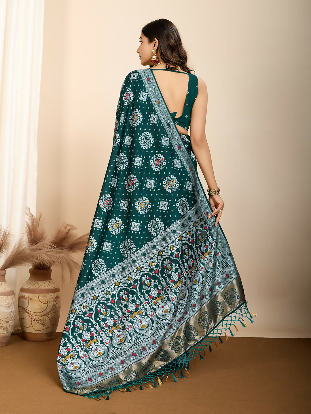 Green Soft Silk Woven Meenakari Designer Saree - Vedanti