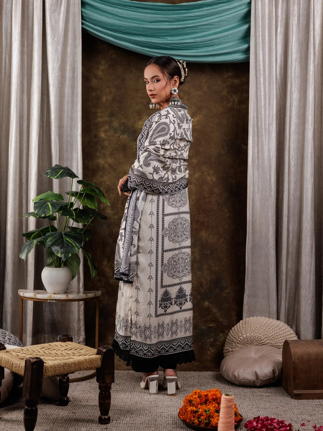 Yufta Pure Muslin Silk White Kurta Dupatta Set - Distacart
