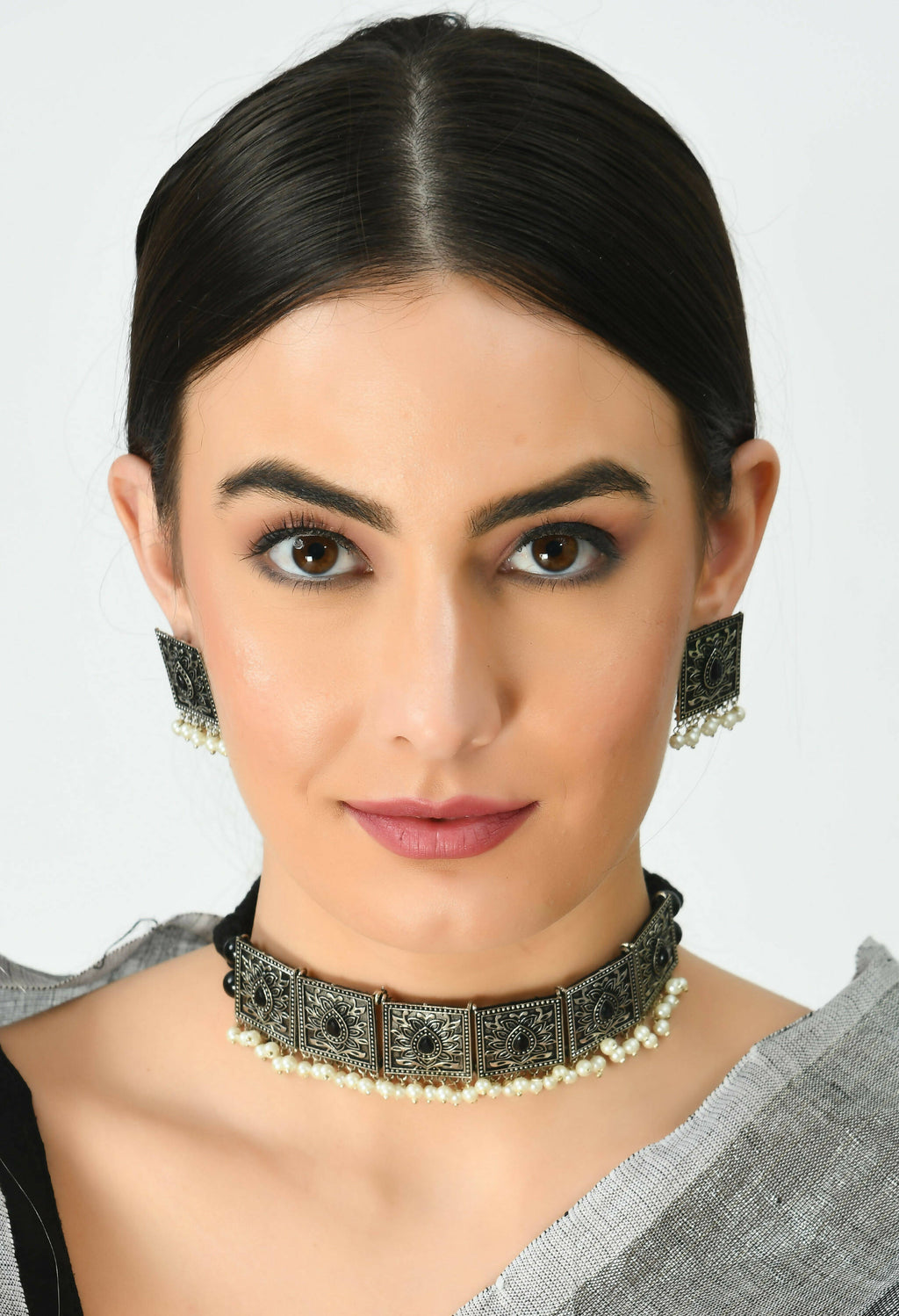 Mominos Fashion Johar Kamal Statement Silver-Plated Brass Finish Kundan/Pearls Choker For Women (Black) - Distacart