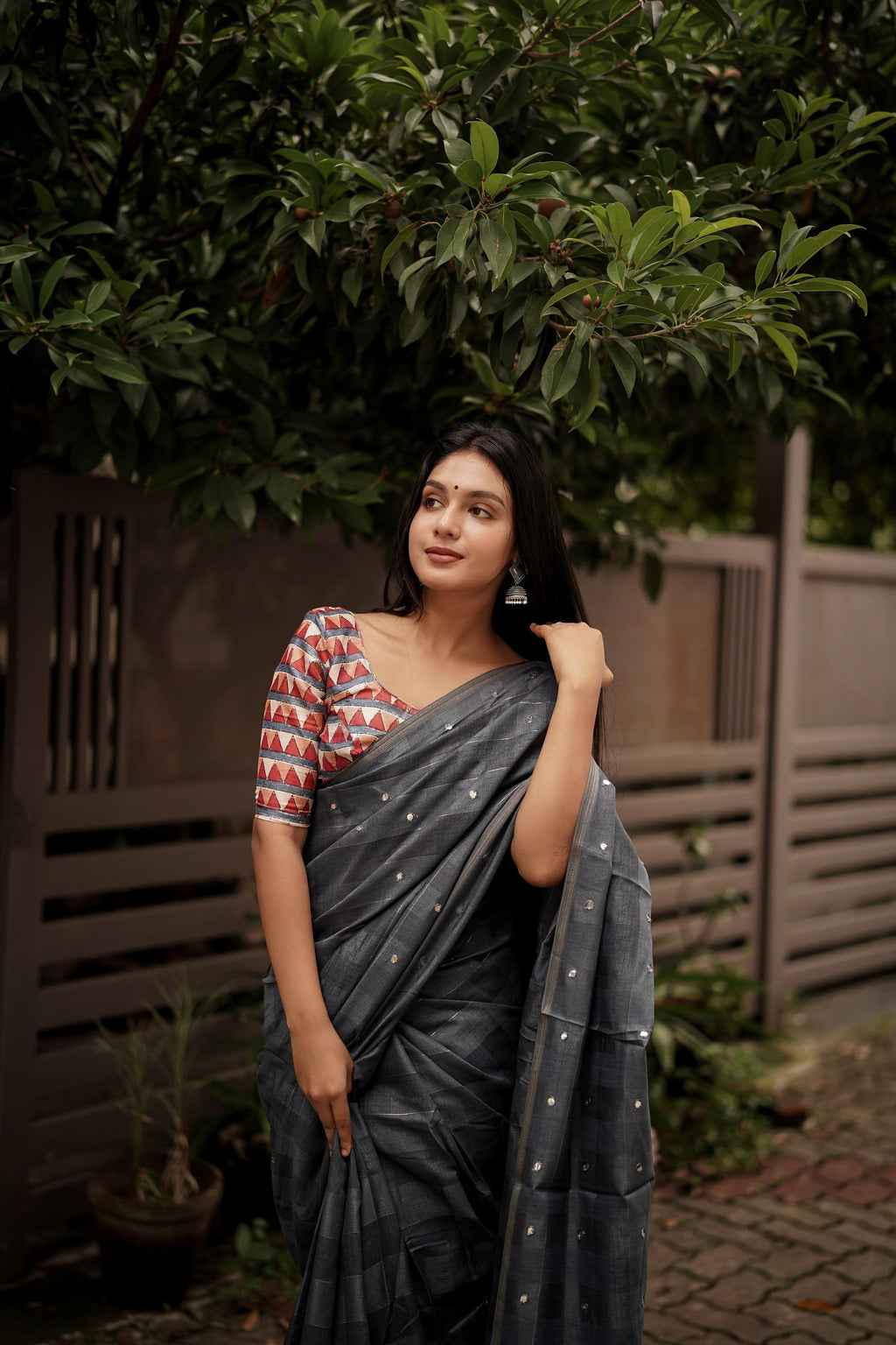 Grey Pure Linen Ethnic Motifs Saree with Unstitched Blouse - A2M - Distacart