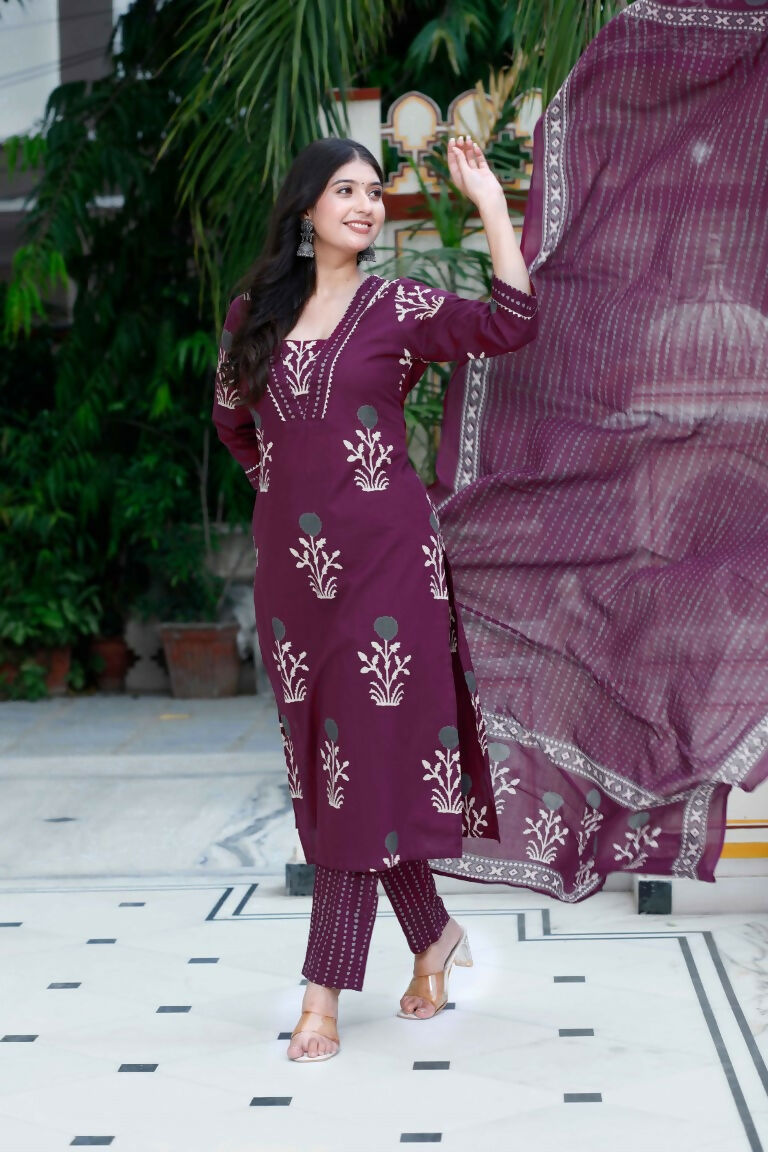 Miravan Women's Cotton Fabric Purple Kurta With Palazzo And Dupatta