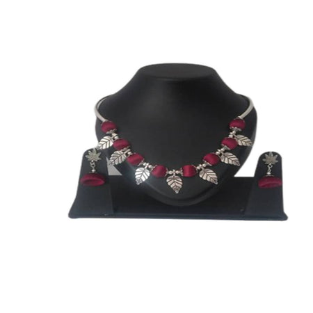 Kundan HandiKrafts Maroon Silk Thread Necklace