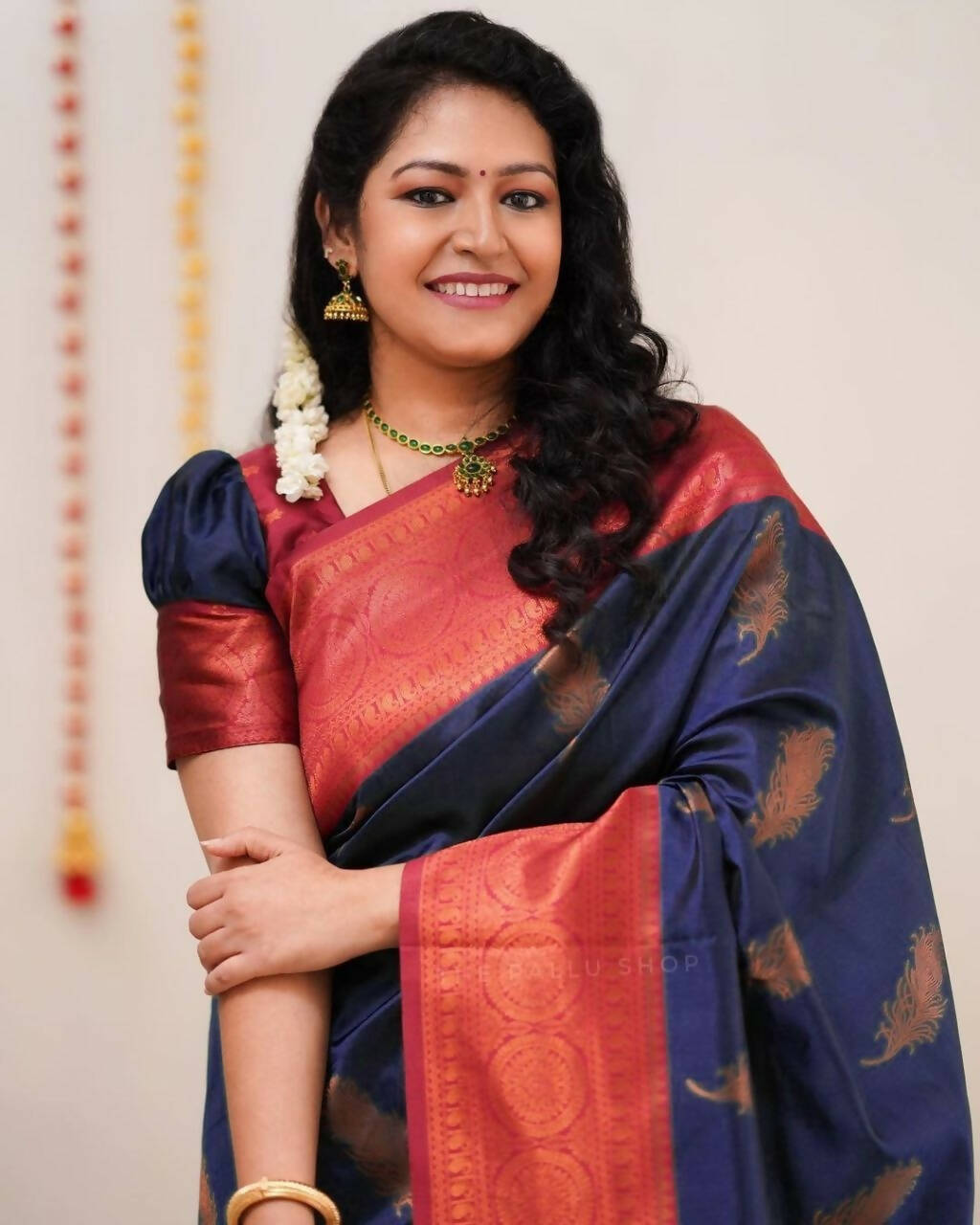DEIANA'S Beautiful Designer Golden zari Soft Lichi Silk Saree - Navy Blue