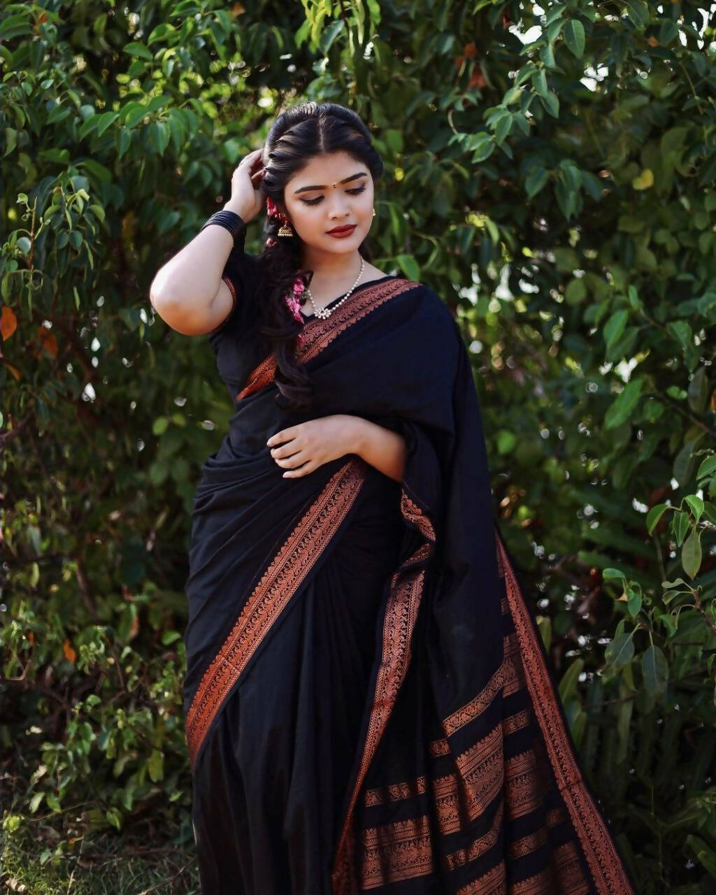 DEIANA'S Beautiful Designer Golden zari Soft Lichi Silk Saree - Black