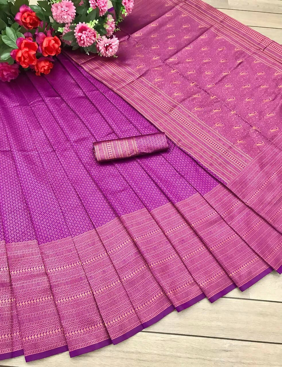 DEIANA'S Beautiful Designer Golden zari Soft Lichi Silk Saree - Majanta