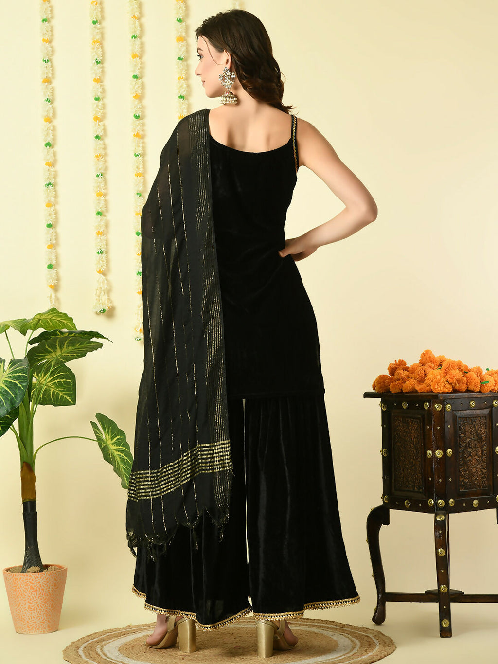 Myshka Women's Black Velvet Kurti & Sharara With Dupatta Party Sets