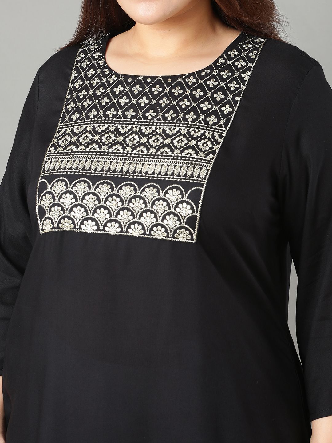 Sztori Plus Size Floral Yoke Design Sequinned Straight Kurta