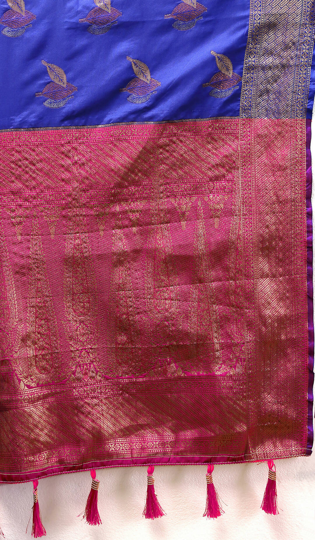 Lorenvalley Fashion Blue Soft Silk Woven Design Zari Weaving Saree