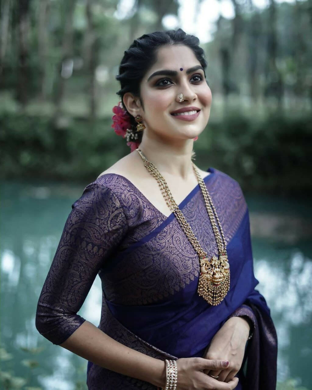 DEIANA'S Beautiful Designer Golden zari Soft Lichi Silk Saree - Navy Blue