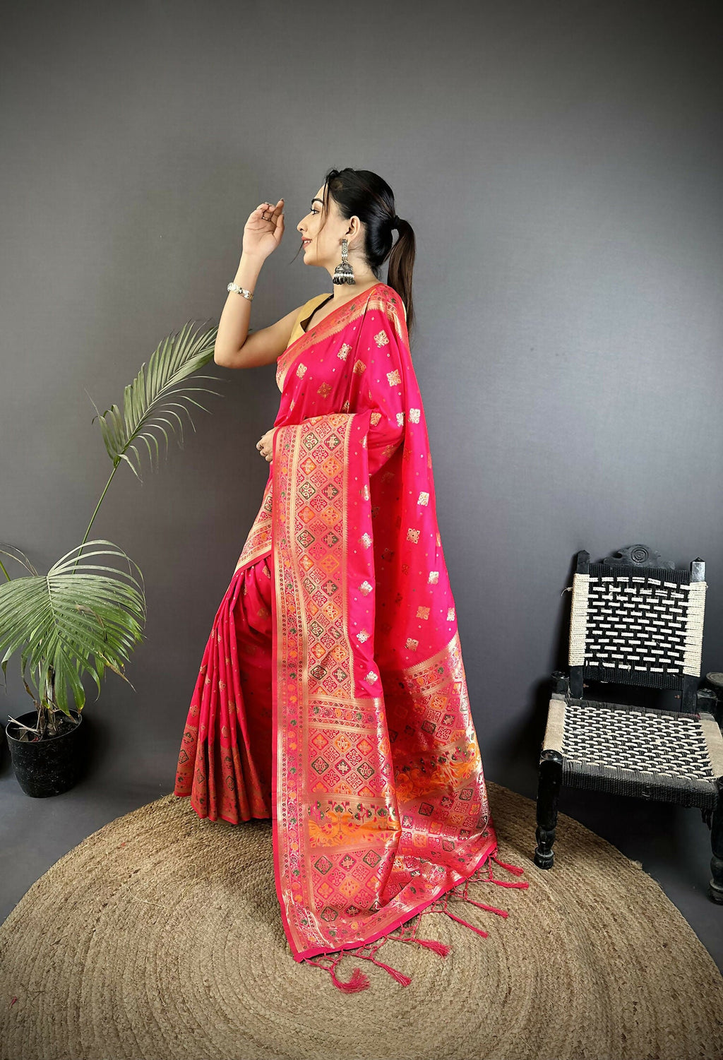 Joban Fashion Coral Pink Geometric Pattern Soft Silk Patola Saree - Distacart