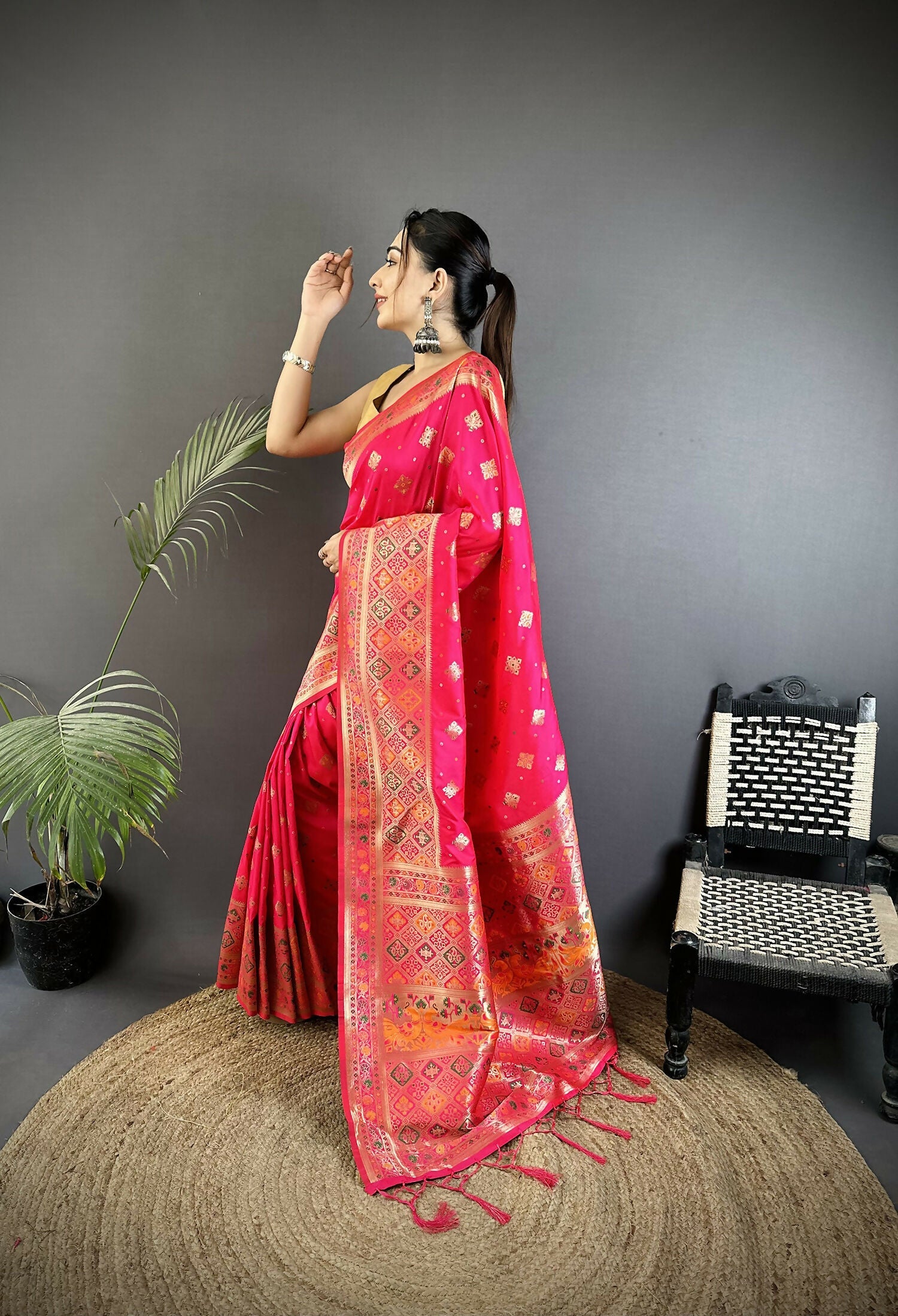 Joban Fashion Coral Pink Geometric Pattern Soft Silk Patola Saree - Distacart