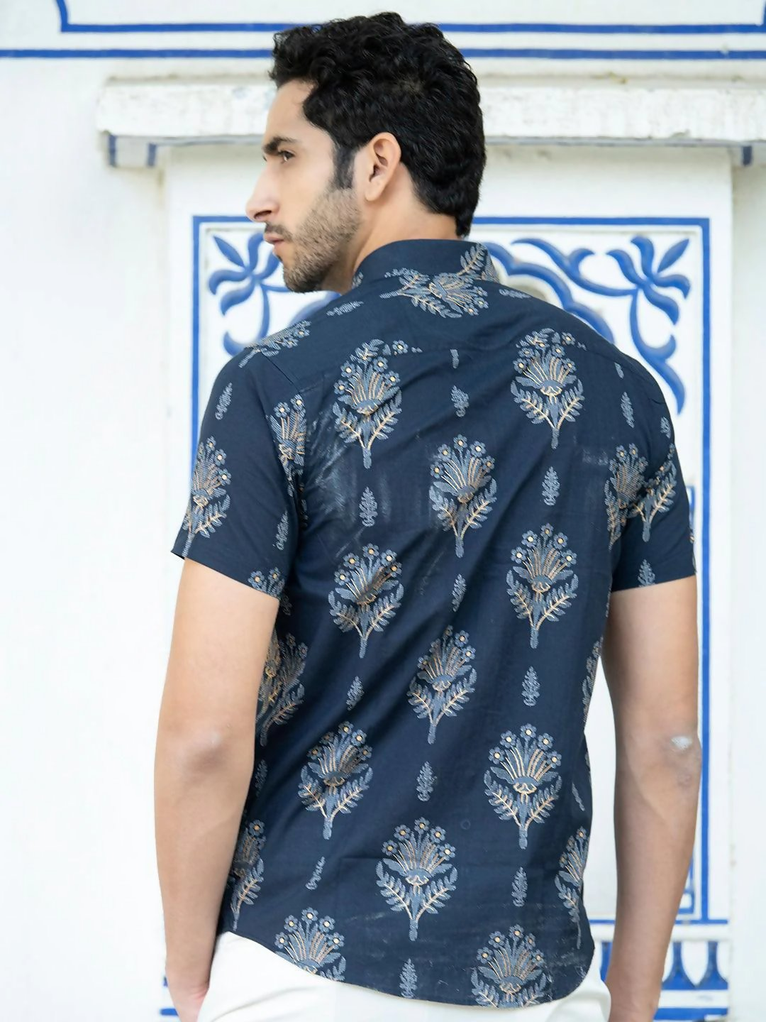 Miravan Men's Pure Cotton Blue Floral Printed Half Sleeve Slim Fit Shirt