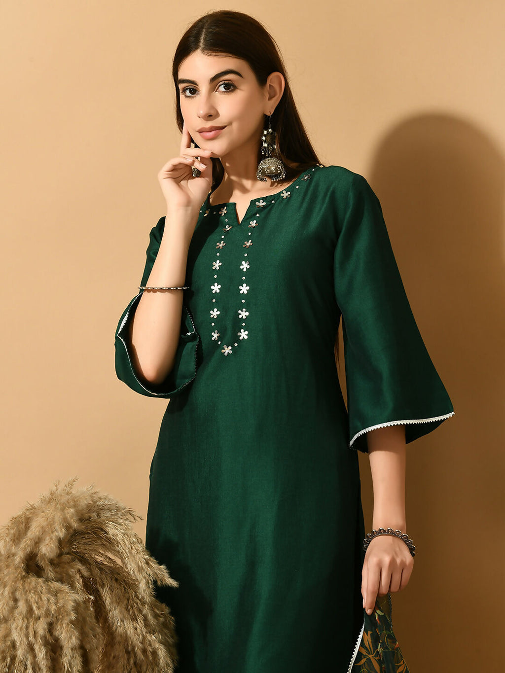 Myshka Women's Green Embroidered Party Kurta Sets