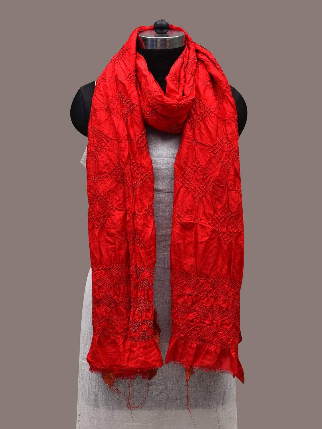 Red Bandhani Silk Handloom Dupatta with Geometric Design - Global Threads