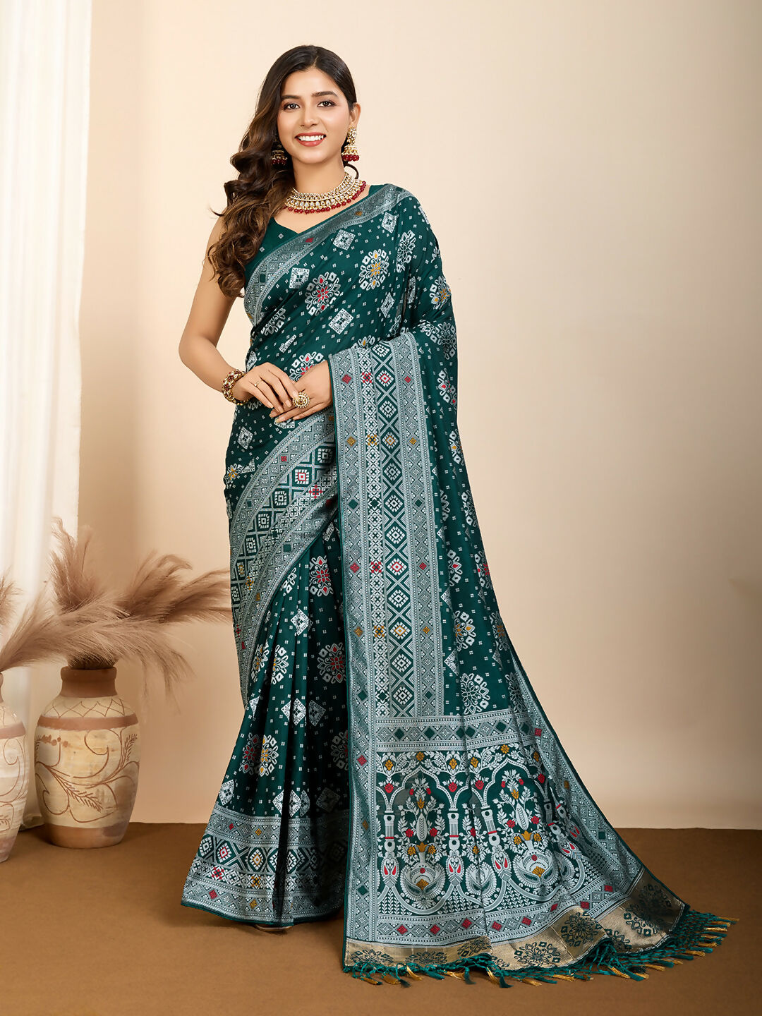 Green Soft Silk Woven Meenakari Designer Saree - Vedanti