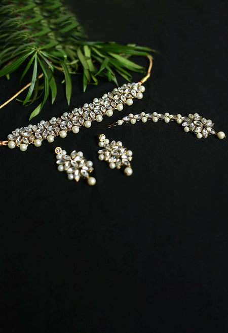 Mominos Fashion Johar Kamal Gold-Polished Brass Finish Kundan/Pearls Choker For Women (White)