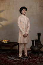 Semi Pattu Peach Ananta Kurta Set By Hilo Design