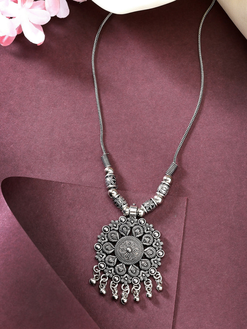 NVR Women's Silver-Toned Floral Shape Pendant with Chain