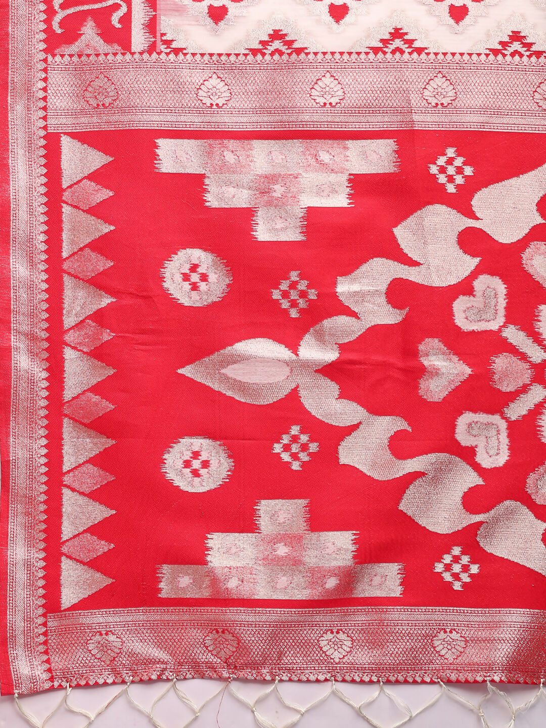 Shree Shyam Fashion Devistuti Red White Linen Cotton Saree