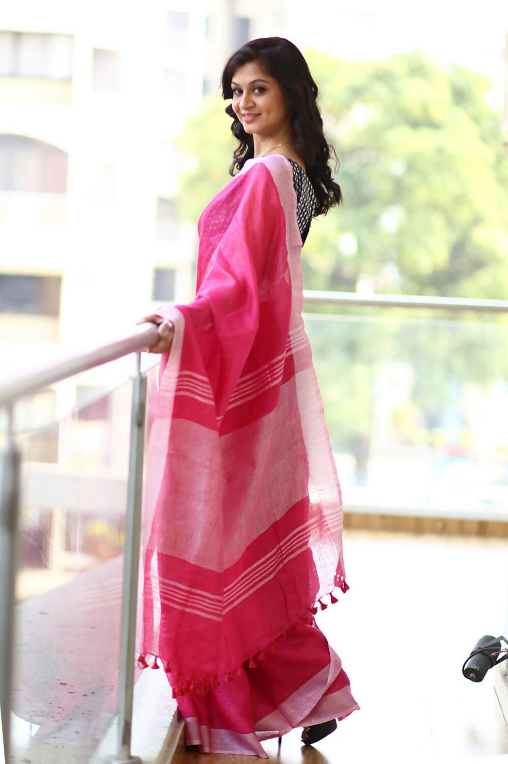 Very Much Indian Pure Linen Saree With Sleek Border And Exclusive Design - Pink - Distacart