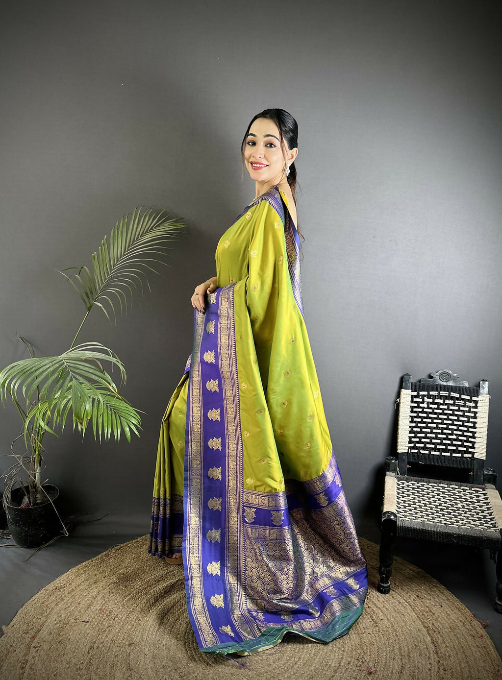 Joban Fashion Green Banarasi Soft Silk Woven Butti Saree - Distacart