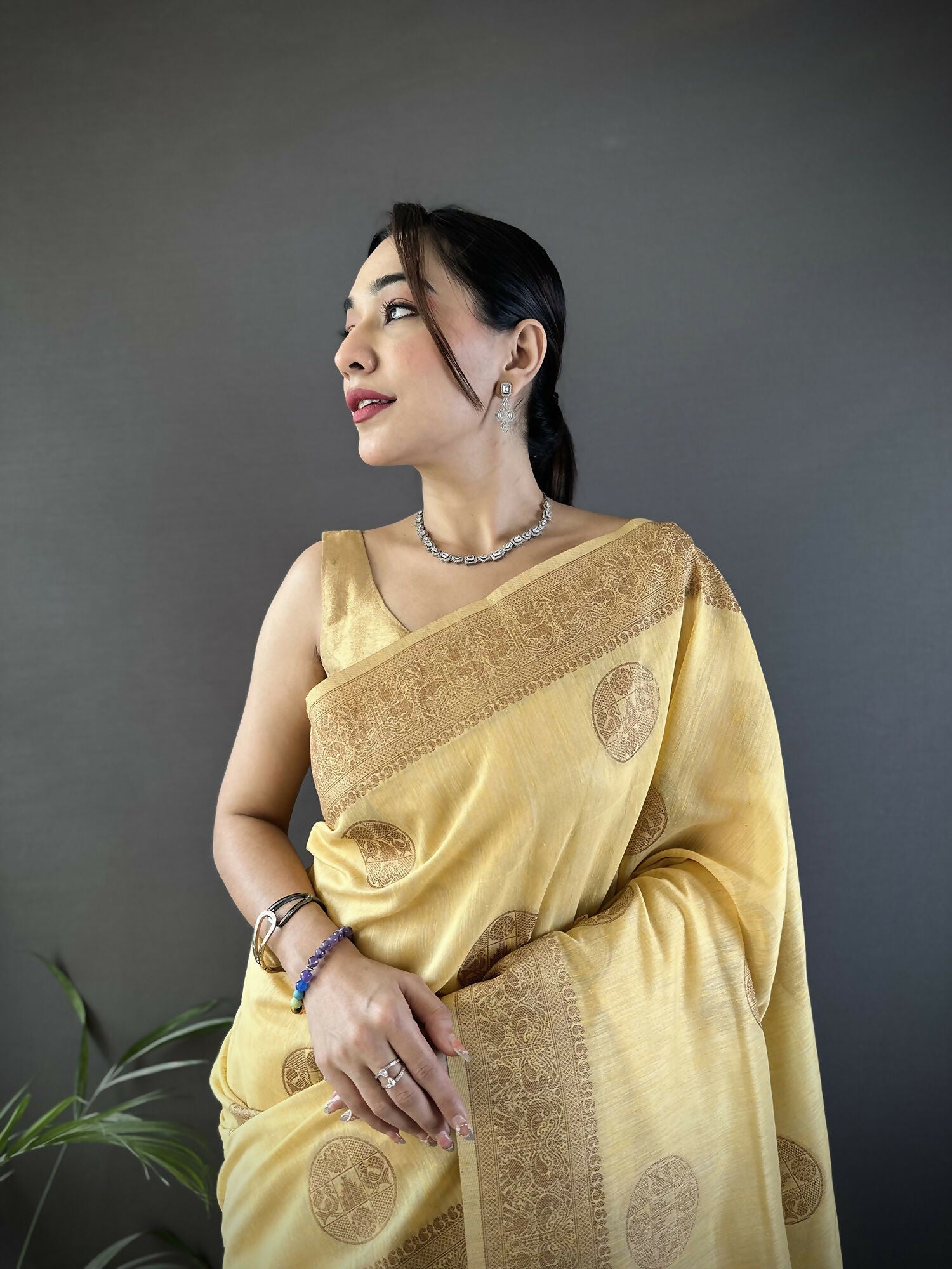 Joban Fashion Yellow Floral & Paisley Linen Silk Banarasi Saree - Distacart