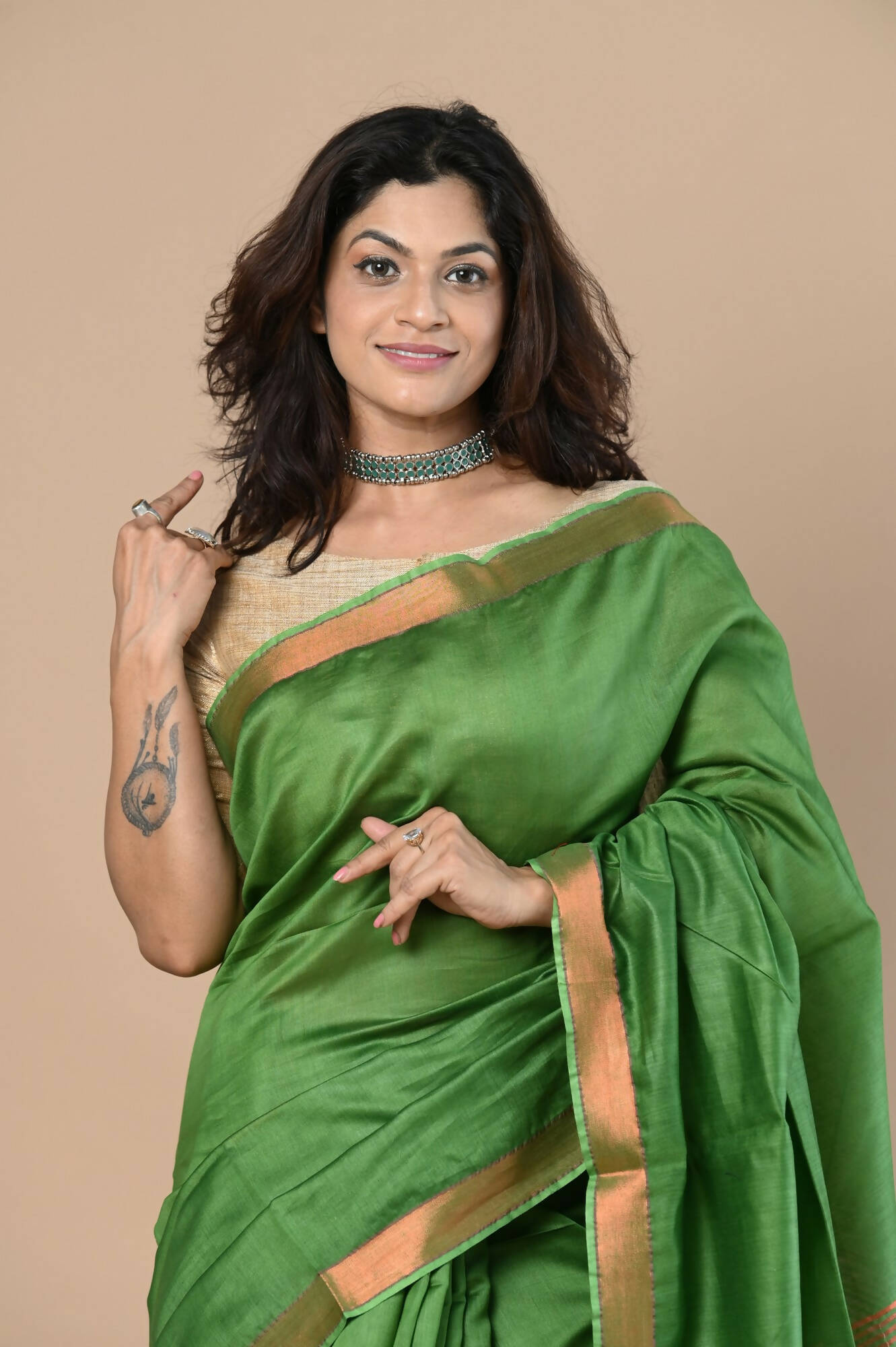 Very Much Indian Handloom Cotton Silk Maheshwari Saree With Sleek Golden Border - Leaf Green