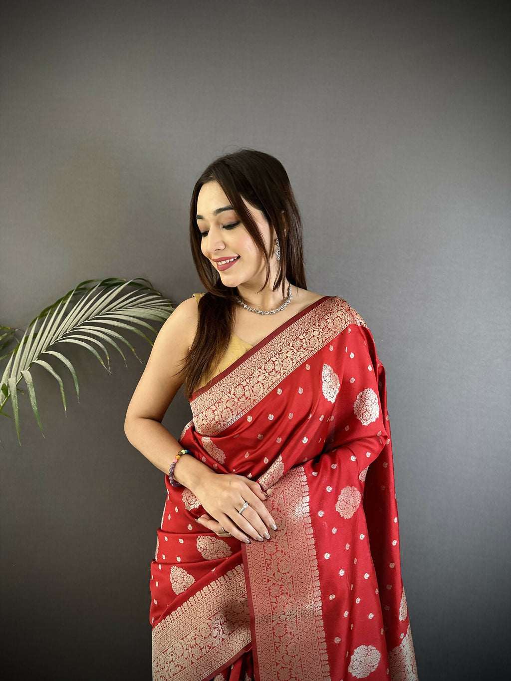Joban Fashion Red Floral Jacquard Woven Design Cotton Silk Banarasi Silk Saree - Distacart