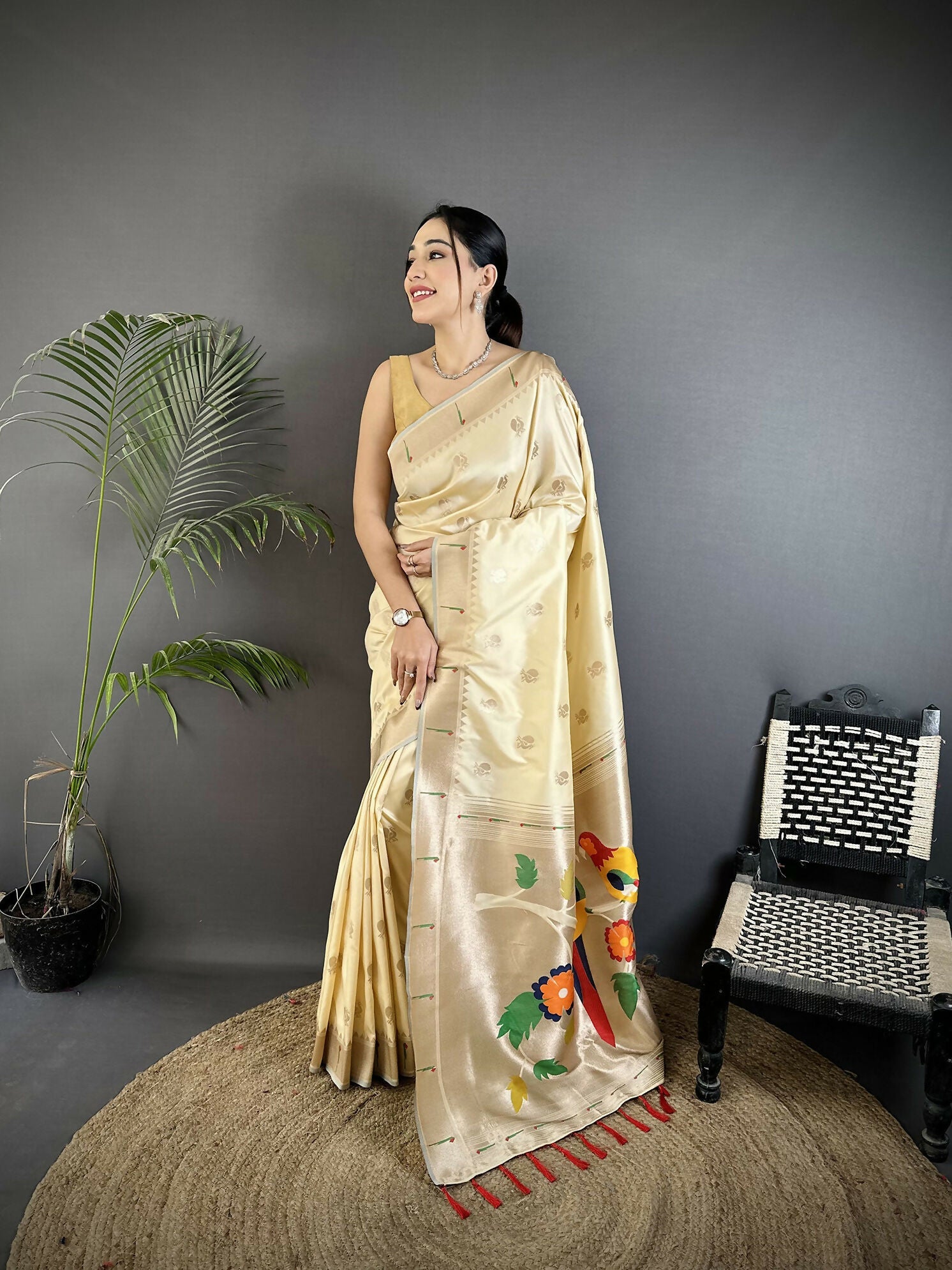 Joban Fashion Off-White Peacock & Floral Motifs Soft Silk Kanchipuram Saree - Distacart