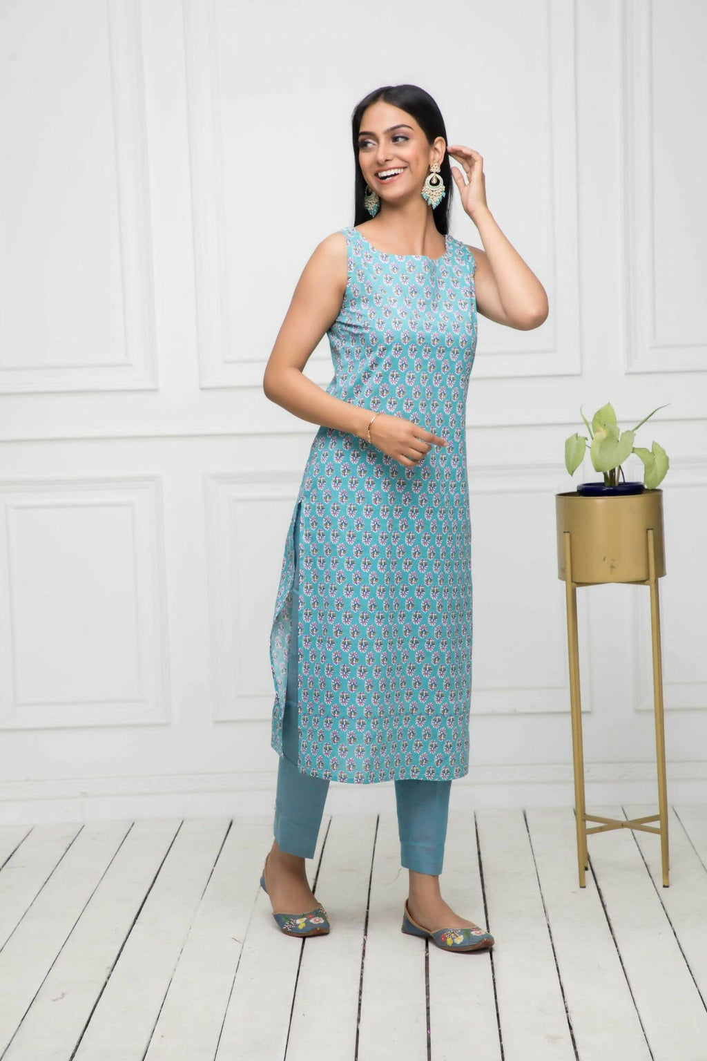 Myshka Women Blue Solid Cotton Straight Round Neck Kurtas - Distacart