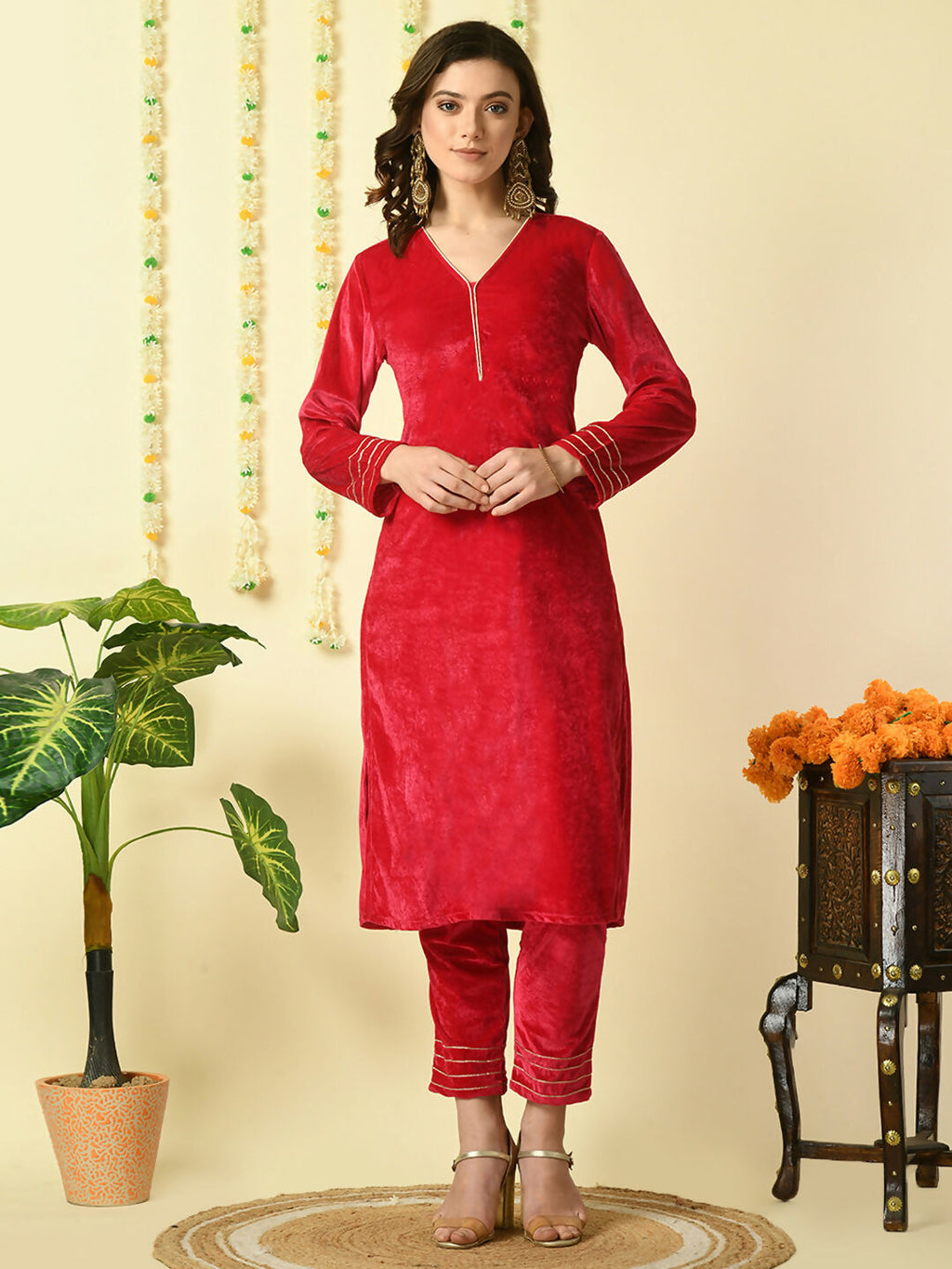 Myshka Women's Pink Velvet Kurta With Trousers Party Sets