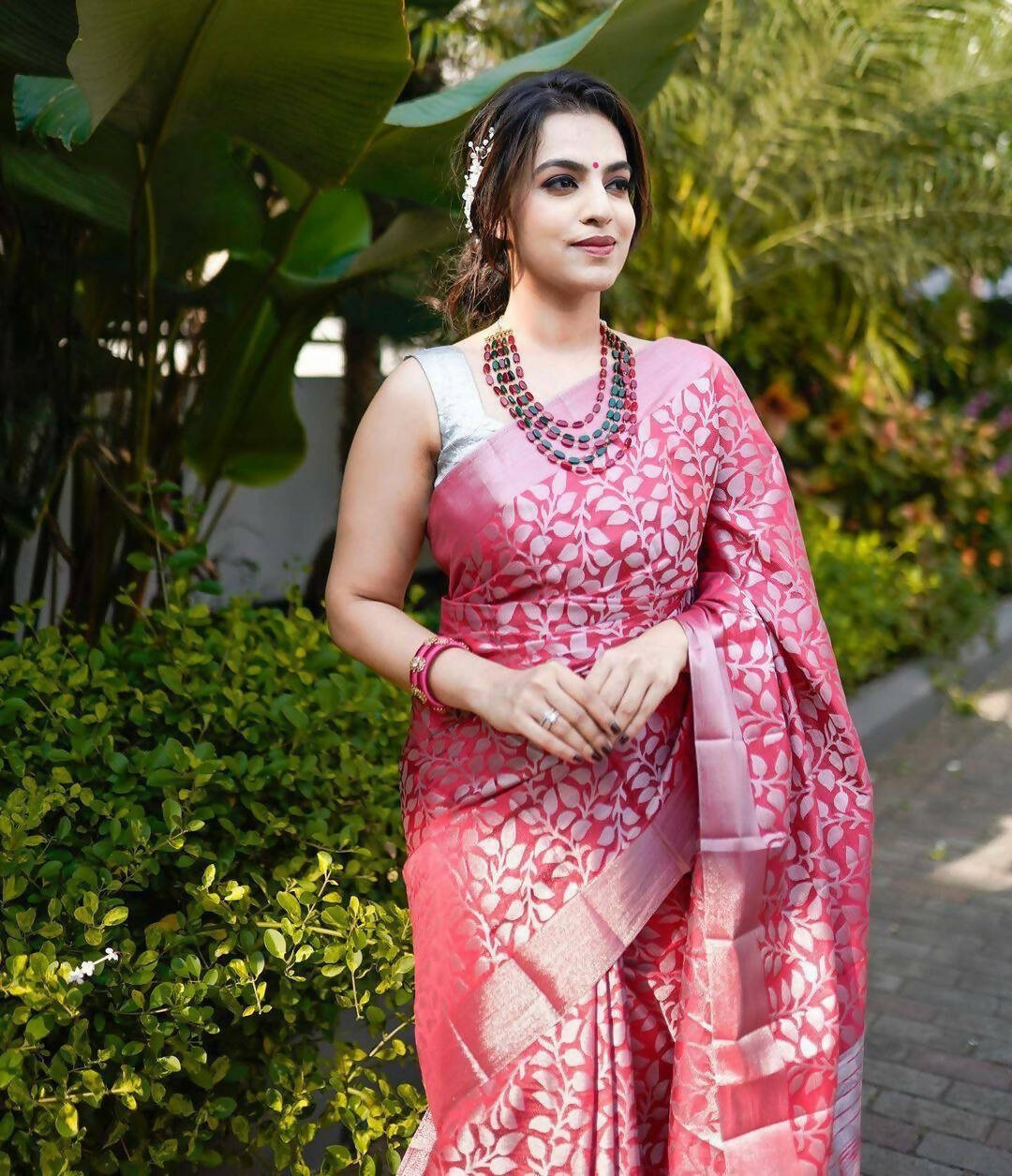 DEIANA'S Beautiful Designer Golden zari Soft Lichi Silk Saree - Pink