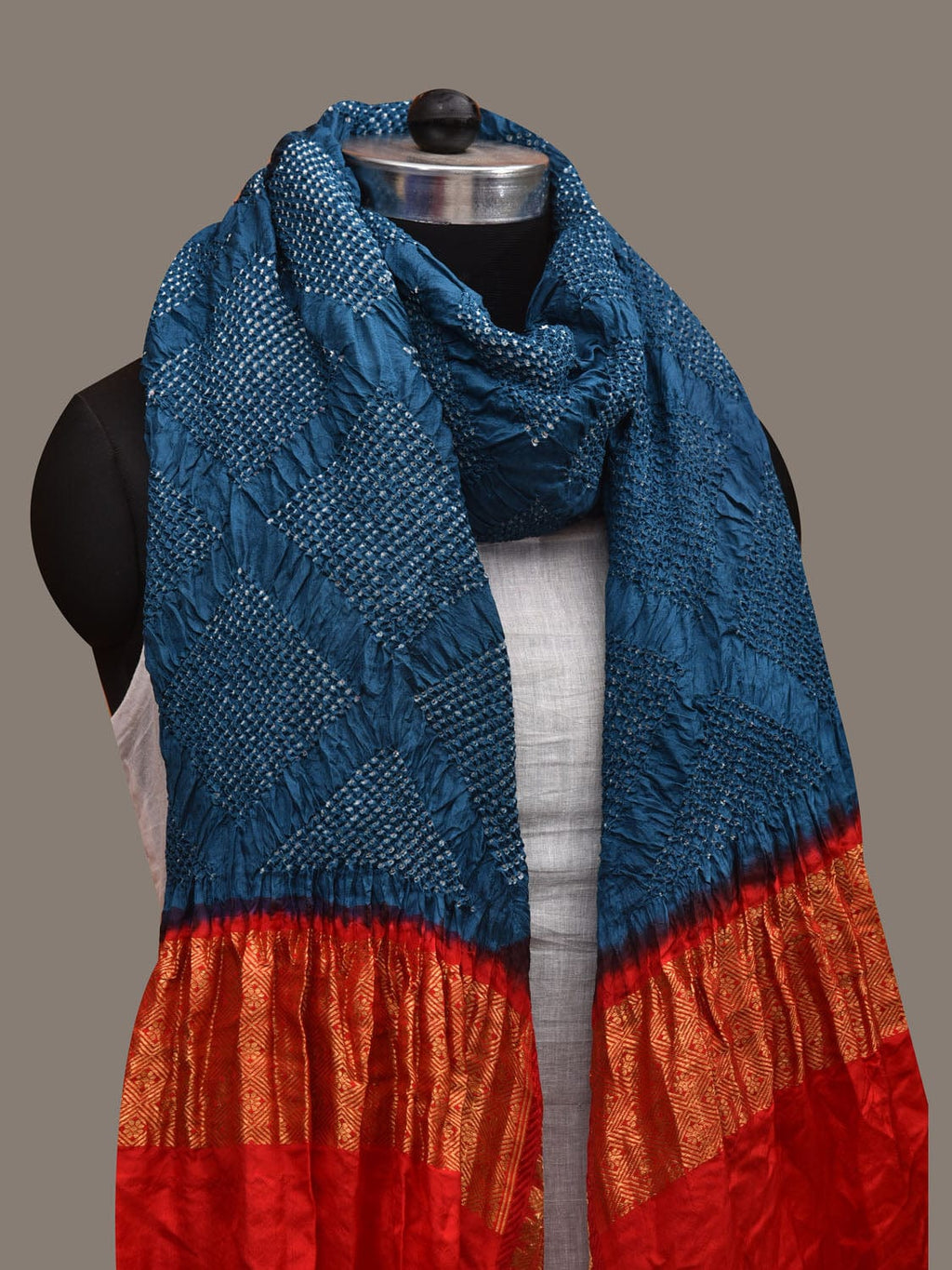Teal and Red Bandhani Kanchipuram Silk Handloom Dupatta with Border Design - Global Threads