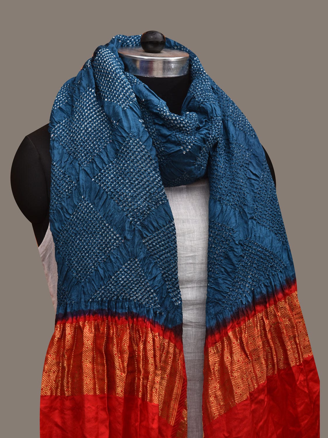 Teal and Red Bandhani Kanchipuram Silk Handloom Dupatta with Border Design - Global Threads