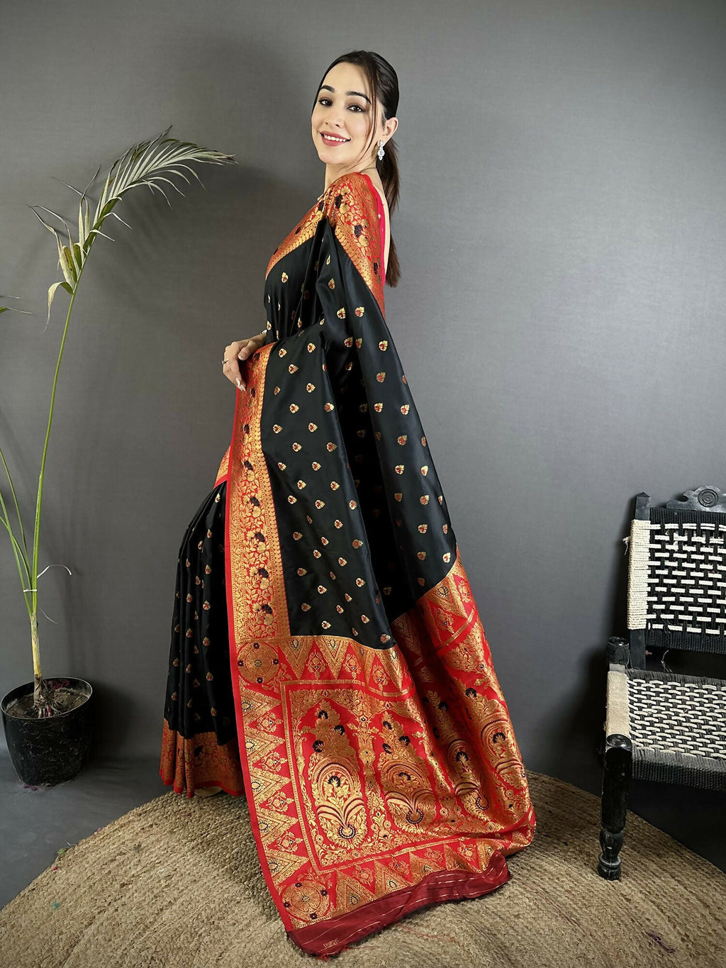 Joban Fashion Black Intricate Motifs Soft Silk Banarasi Saree