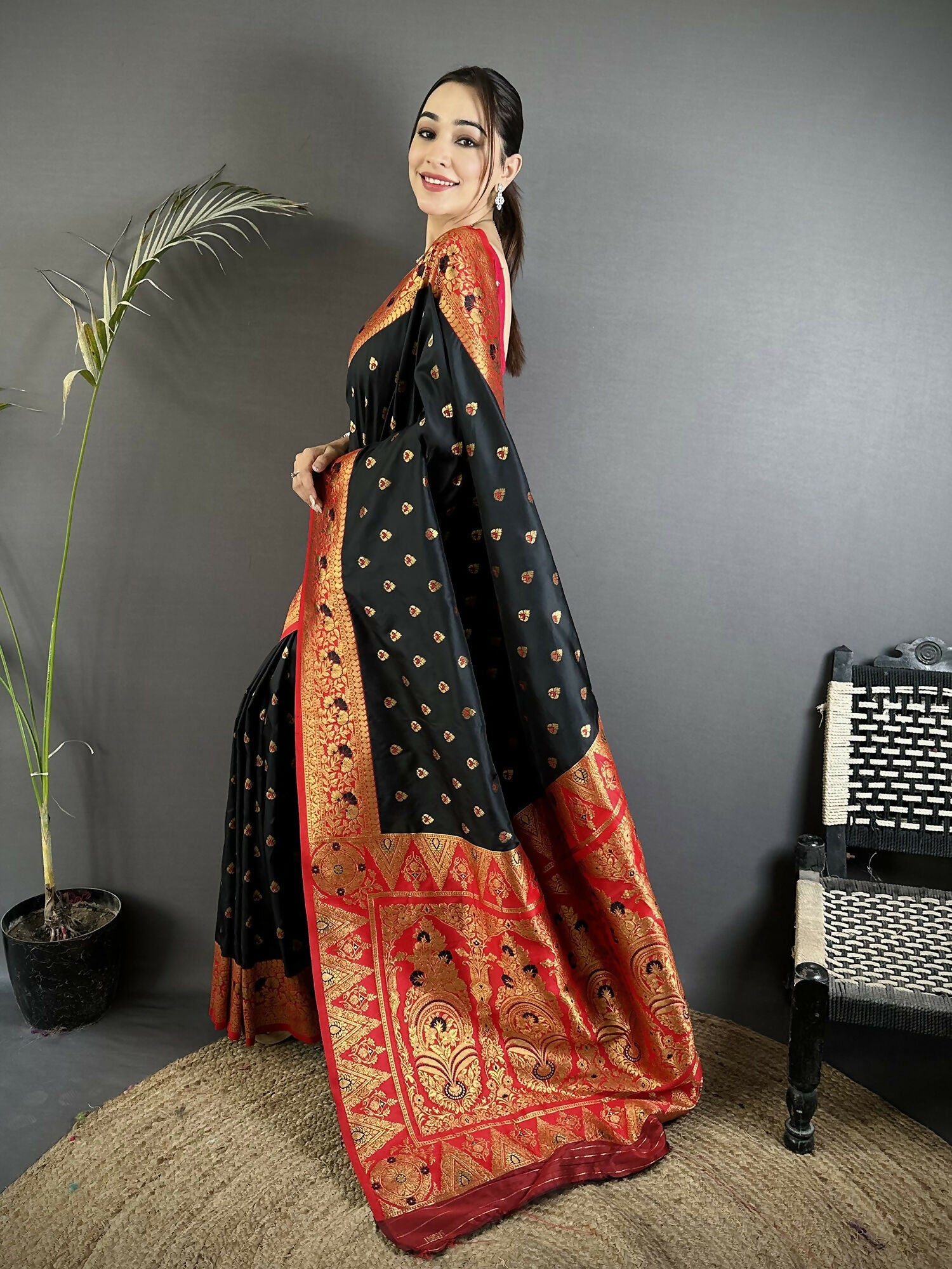 Joban Fashion Black Intricate Motifs Soft Silk Banarasi Saree