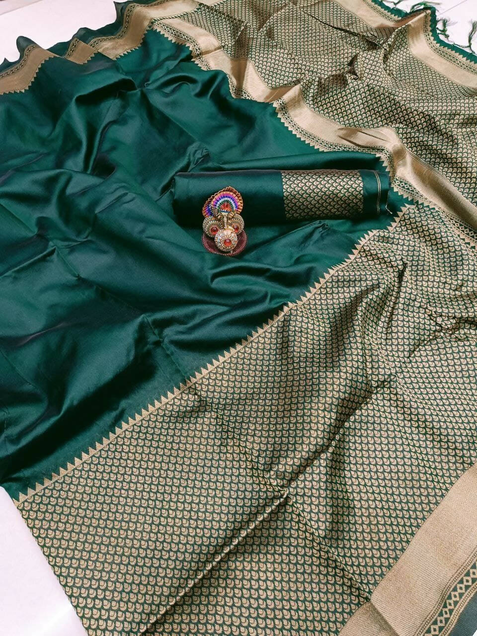 DEIANA'S Beautiful Designer Golden zari Soft Lichi Silk Saree - Green