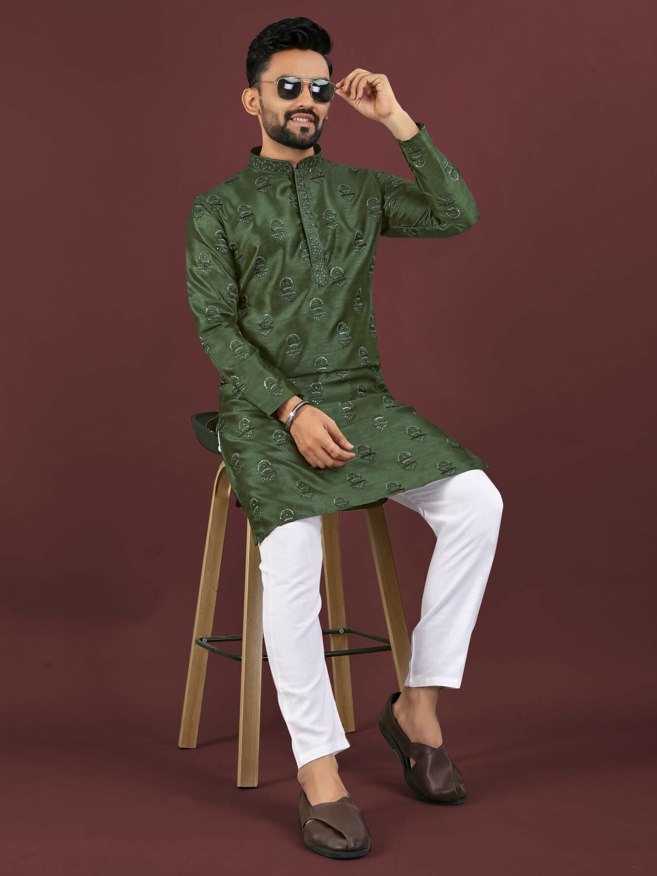 Anaita Green Embroidered Silk Straight Kurta