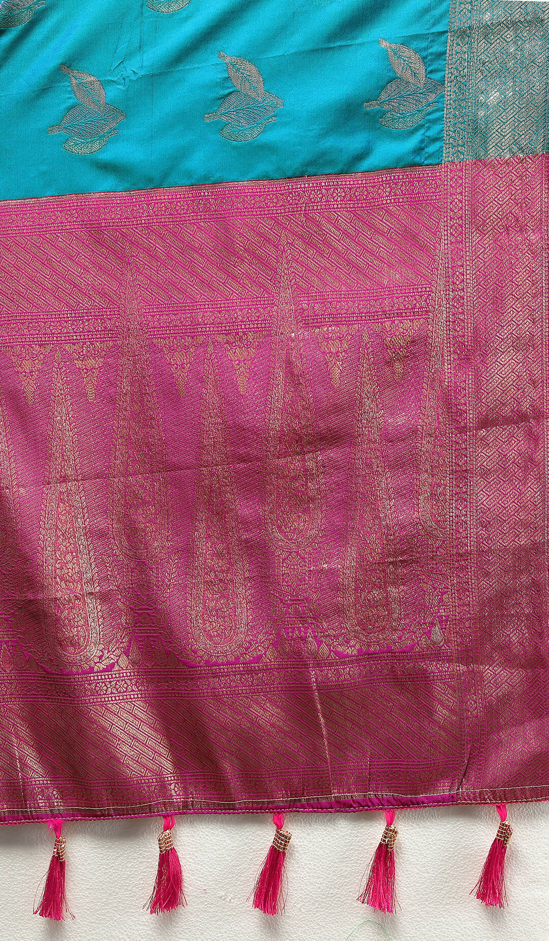 Lorenvalley Fashion Rama Soft Silk Woven Design Zari Weaving Saree