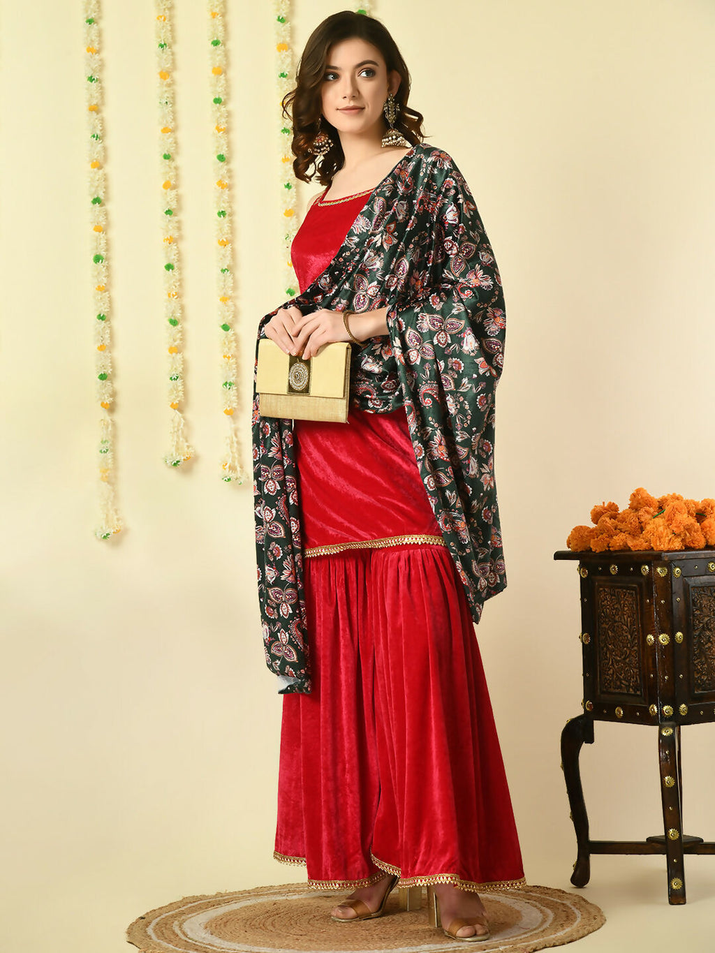 Myshka Women's Pink Velvet Kurti & Sharara With Dupatta Party Sets