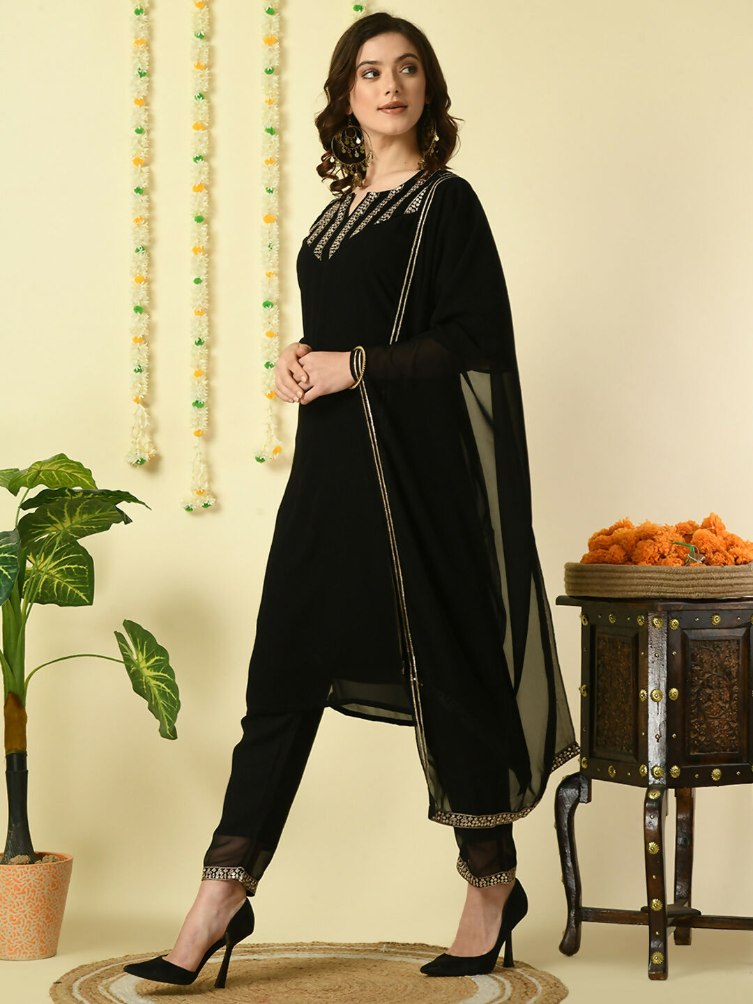Myshka Women's Black Georgette Kurta & Trousers With Dupatta Party Sets