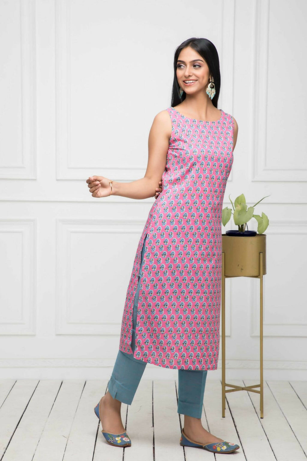 Myshka Women Pink Solid Cotton Straight Round Neck Kurtas - Distacart