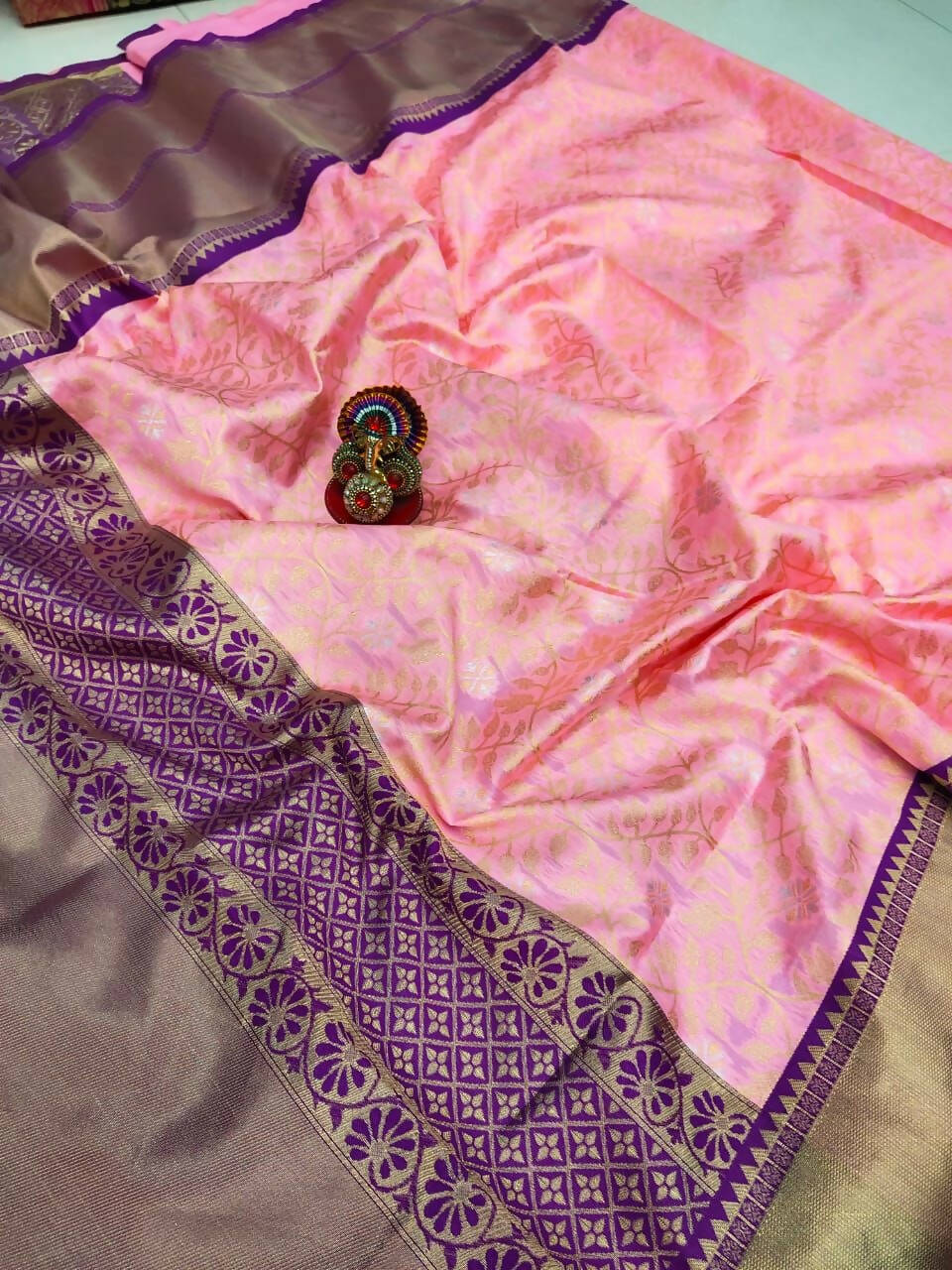 DEIANA'S Beautiful Designer Golden zari Soft Lichi Silk Saree - Pink