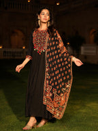 J4933BLACK (2)-2000x2666