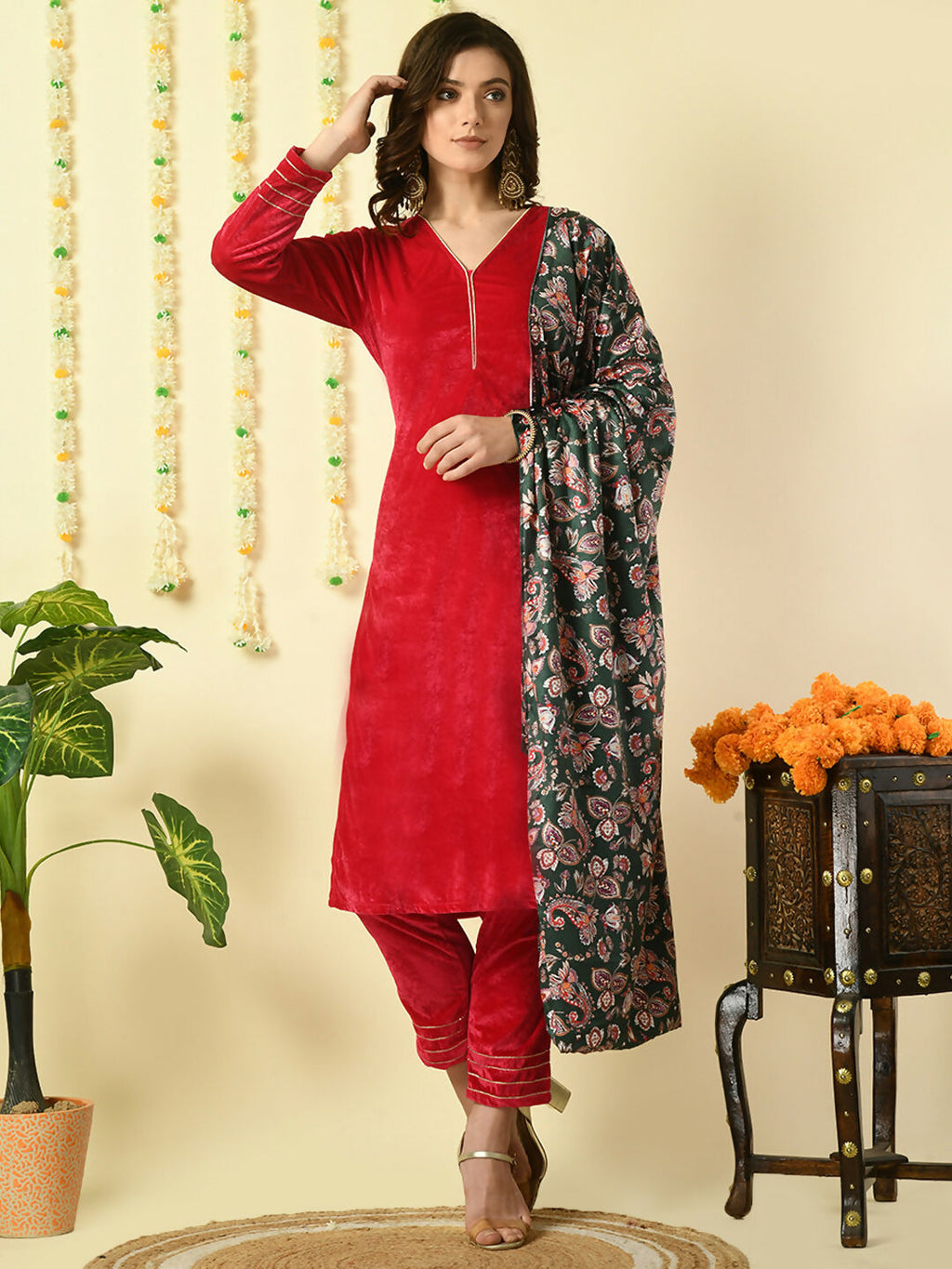 Myshka Women's Pink Velvet Kurta & Trousers With Dupatta Party Sets