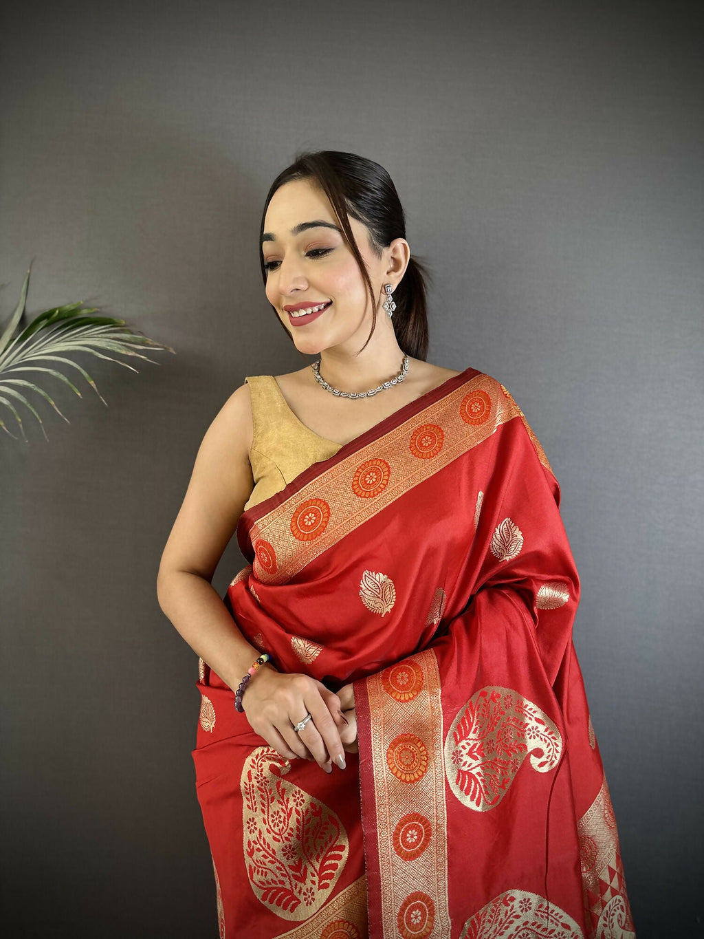 Joban Fashion Red Paisley Soft Silk Banarasi Saree - Distacart