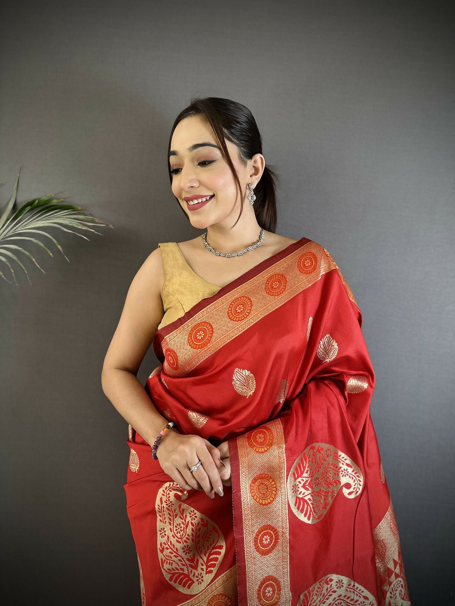 Joban Fashion Red Paisley Soft Silk Banarasi Saree - Distacart