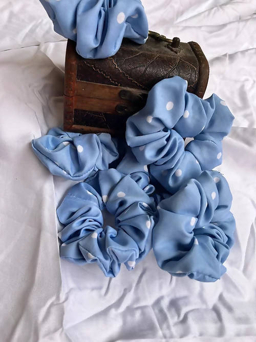 Diva Globe Blue Polka Scrunchies
