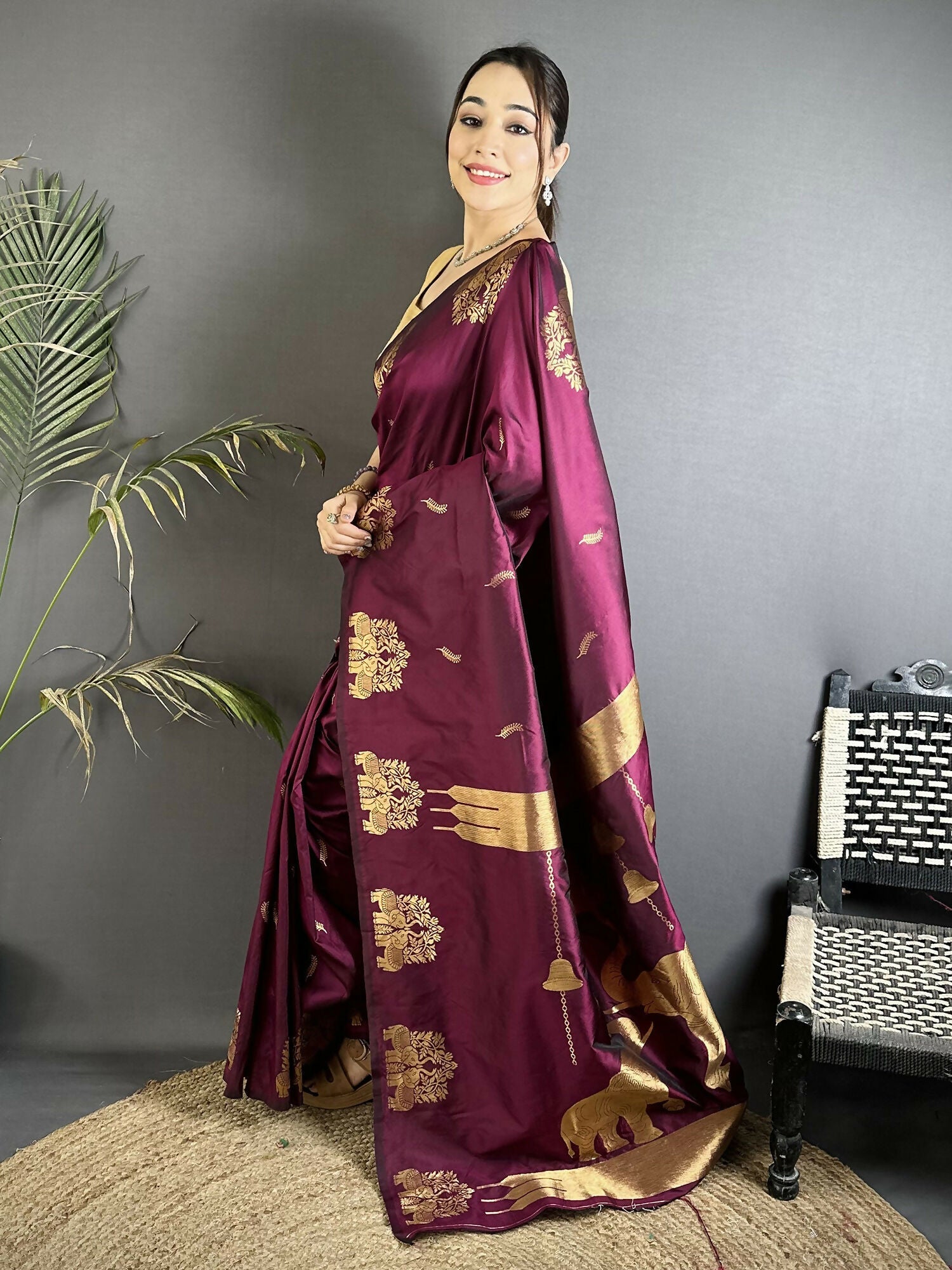 Joban Fashion Magenta Motifs Zari Weaving Soft Silk Banarasi Saree