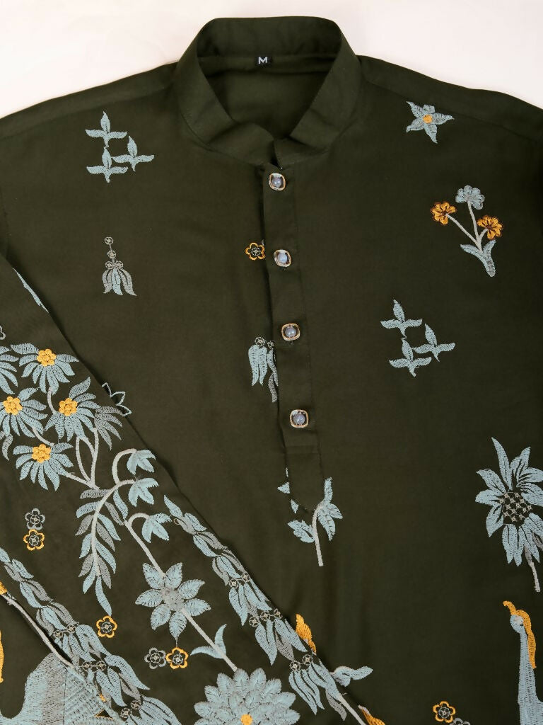 Vastranavya Exclusive Wedding Wear Viscose Rayon Thread Embroidered Work Kurta